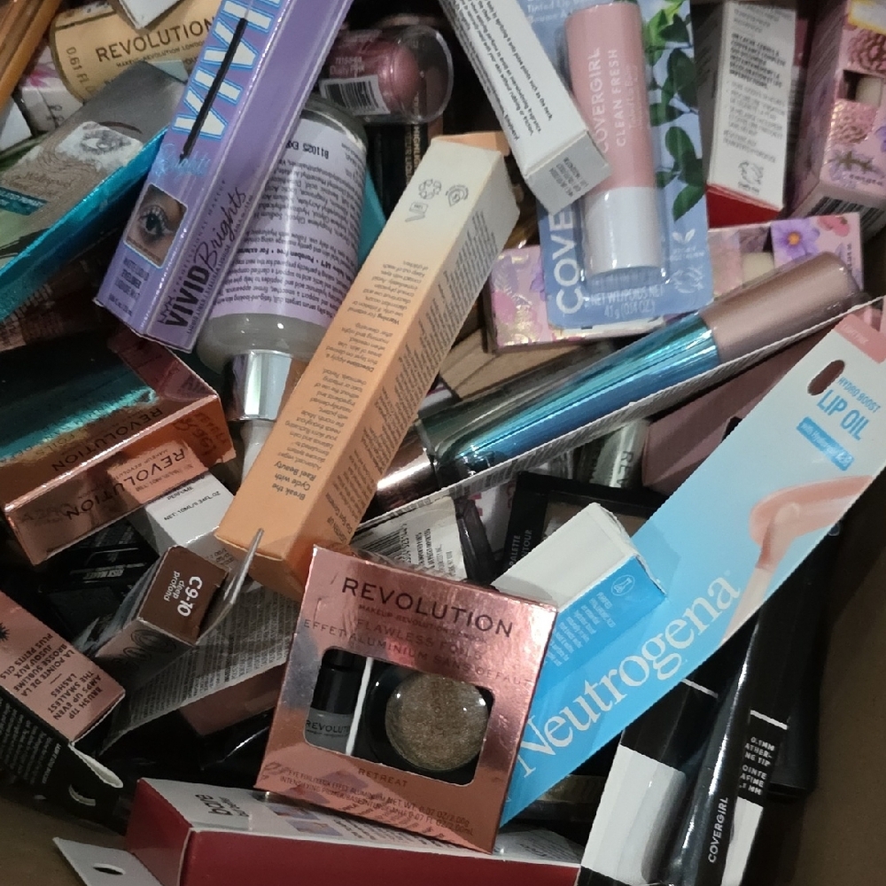 Assorted Makeup Bundle Collection Over 100 Pieces - Picture 4 of 7